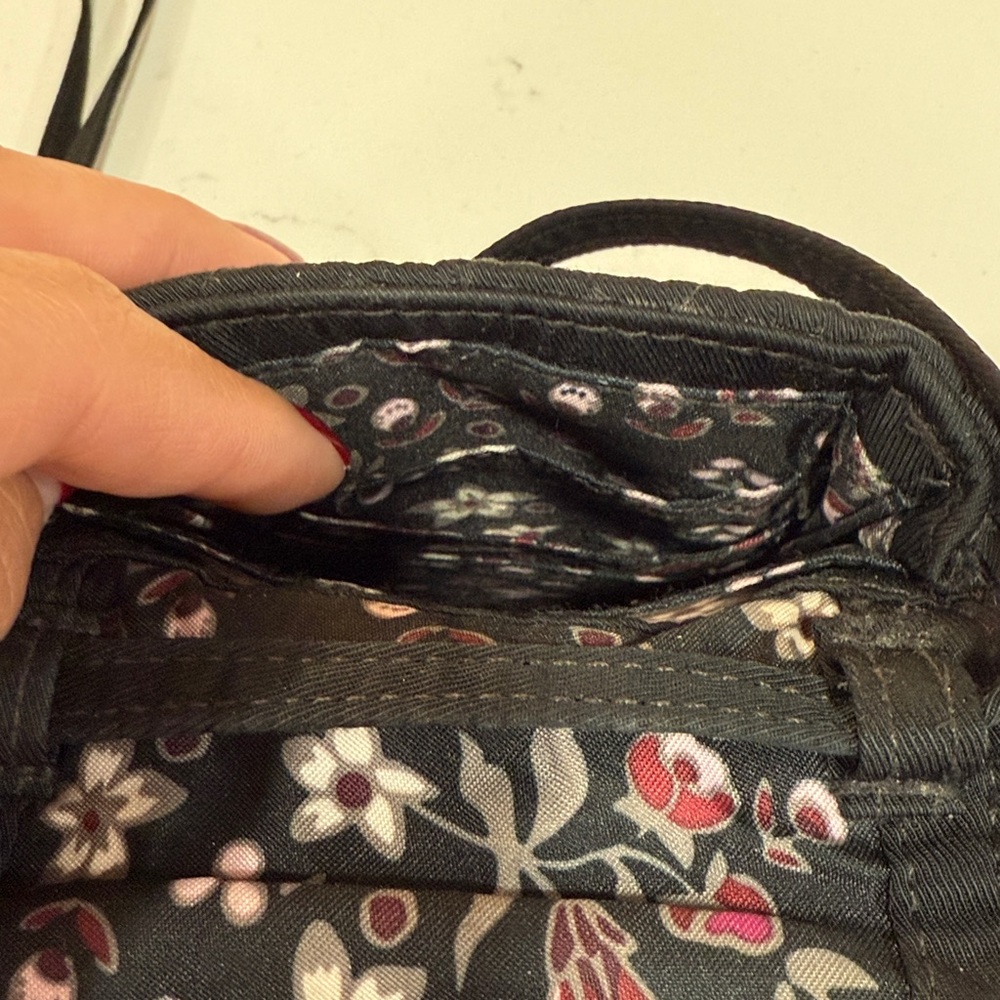 Vera Bradley wallet/phone case with strap - Picture 5 of 11